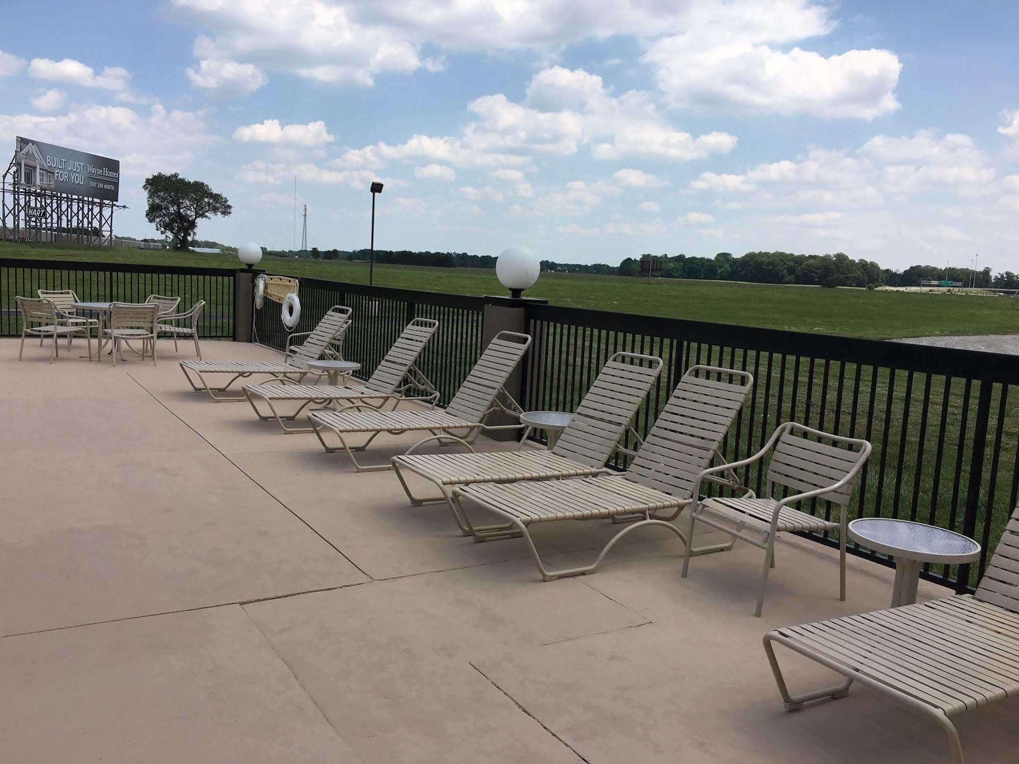 Hotel Country & By Radisson, Sandusky South, Oh Milan