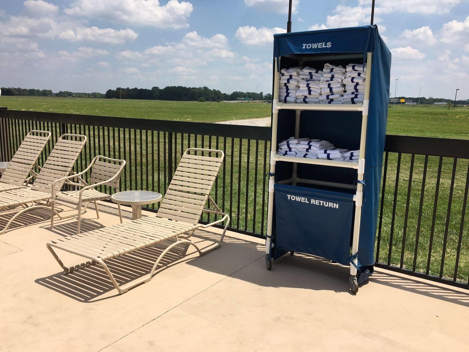 Hotel Country & By Radisson, Sandusky South, Oh Milan