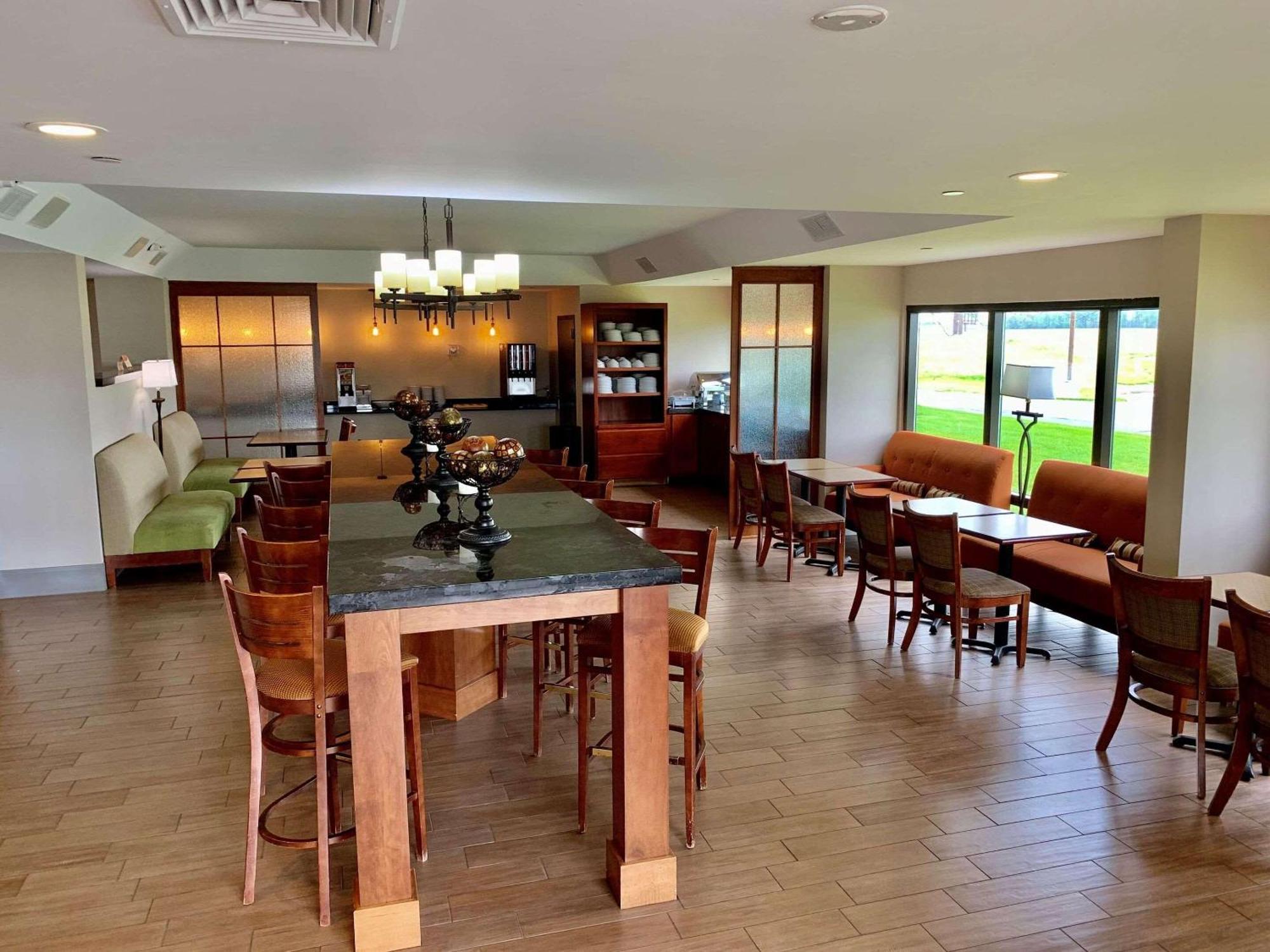 Country & By Radisson, Sandusky South, Oh 3* Milan