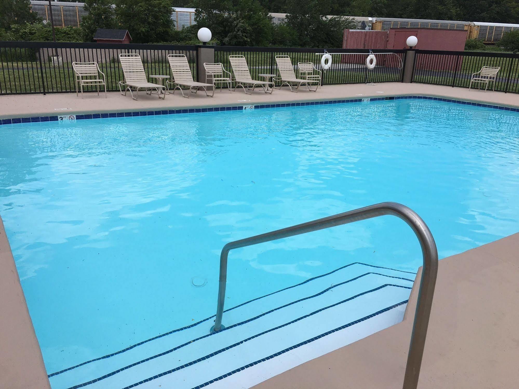 Country & By Radisson, Sandusky South, Oh Hotel